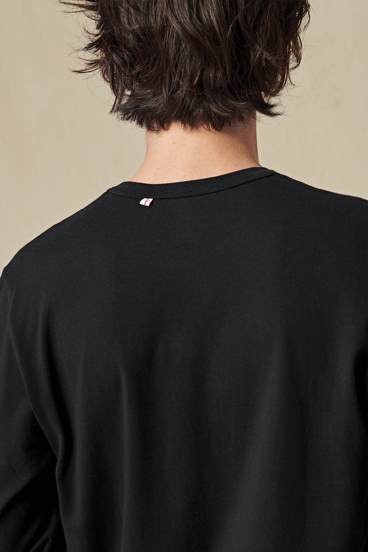 back collar of Black Globe long sleeve tee