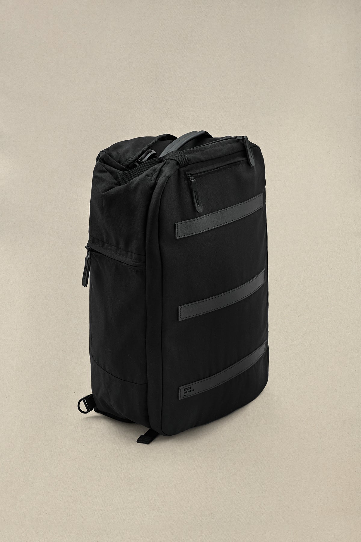 front facing Globe Black 3 in 1 traveler bag
