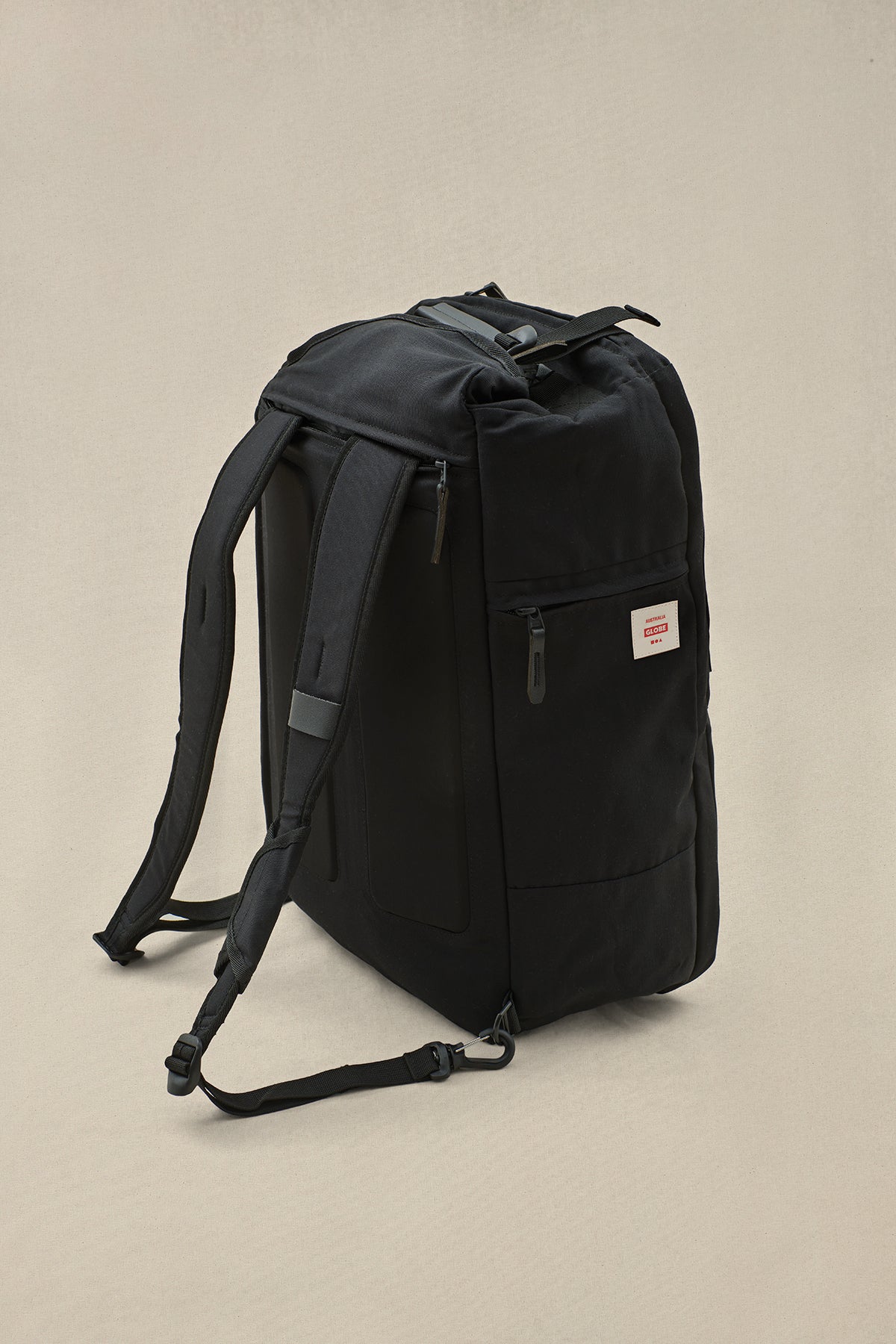 back view of Globe Black 3 in 1 traveler bag