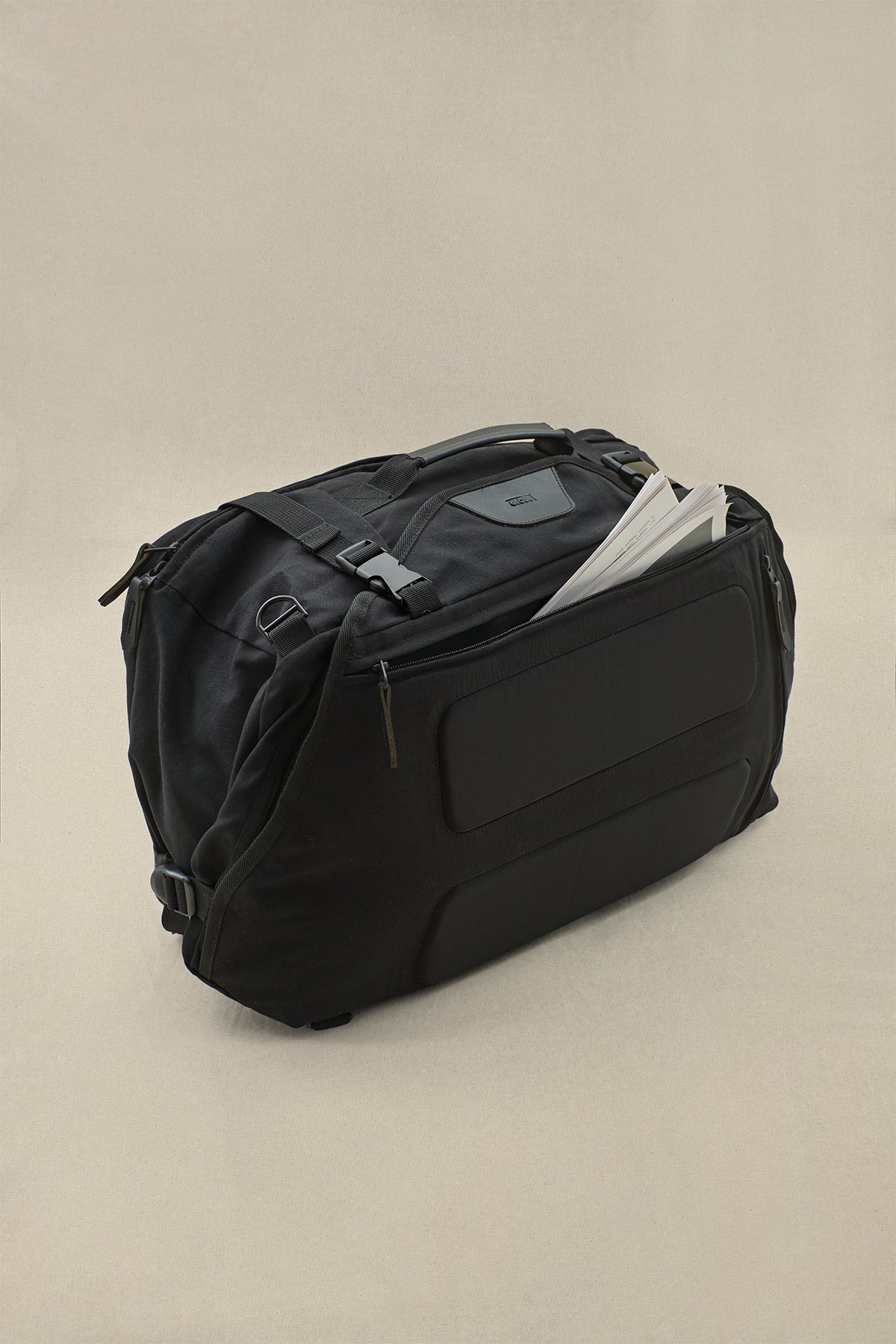 side view of Globe Black 3 in 1 traveler bag